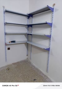 رفوف 7 متر كل متر خمس خانات  عرض لرف( ٢٥ ) سم  لسعر ١٩٠ وبيهن مجال  ٠٧...