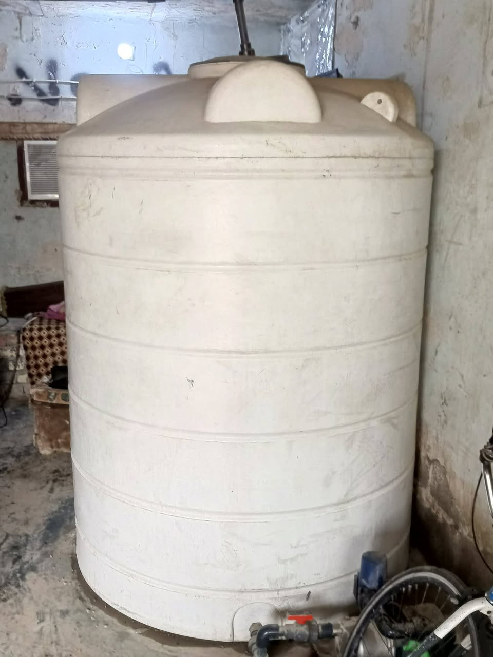 السلام عليكم محطه 1000لتر للبيع انتاج 1000 املاح 4 مع خزانات 2 واحد5000لتر وثاني 3000لتر مع 4هاوز فلتر مع ماطور ترس للبيع بسعر مليونيين وسبعميه وخمسين ألف ***********
