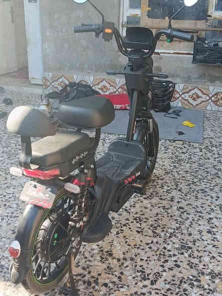 سلام عليكم من رخصت ابو لكروب دراجه شحن لبيع ماصارله هواي من شتريته سعر خاص مكاني بغداد بوب شام رقم ***********
