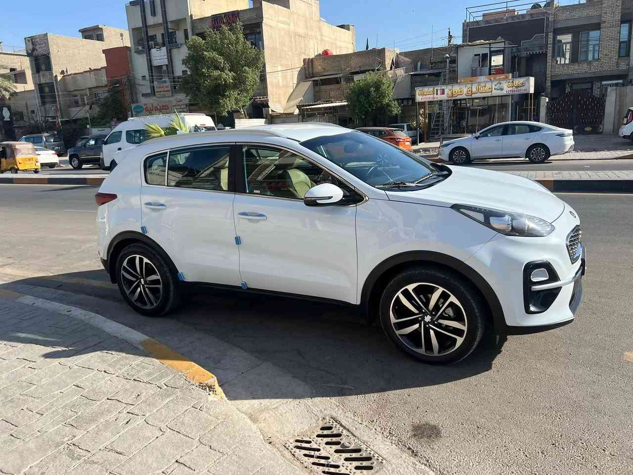 السلام عليكم
سبورتج 2020 خليجي مكفوله من الصبغ والتبديل
رقم بغداد الدولي باسمي تحويل ثاني يوم وين مايعجبك
السياره ضمانً الشركه الدوليه العراقيه 
معروفه موصفاته 
شاشهً كامره 
حساسات اماميه خلفيه 
مري شفط
تحكمات استيرن  
ثلاث انضمه قياده 
قطعتين تبريد 
وباقي الموصفات معروفه 
ماشيه ٦٣ ألف كيلو
مكان السياره بغداد حي اور 
السعر ب ١٩٤ وبيها مجال قليل
لاستفسار والاتصال ***********
