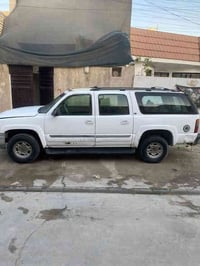 جمسي 2001  فحل مكينه 5300 كير الف  رقم بغداد  سعر 70وبيها مجال  للاستف...