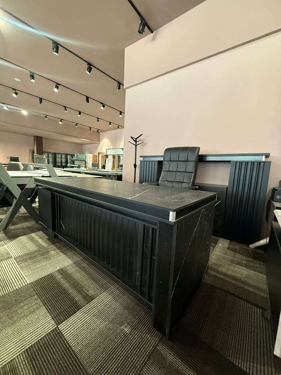 اهلا وسهلا بكم في فايف مودرن😌

 للاثاث المصري و التركي 🇹🇷

نقدم لك اشكال متنوعه   من الطخم المكتبي جلد
 
وباسعار ممتازه وتنافسيه🥰 

 سعر منافس وحقيقي 

من شركة فايف مودرن للاثاث المصري  و التركي المتميز  

كرادة  مقابل الاسواق الحرة 

للاستفسار الاتصال عبر الرقم 
***********
