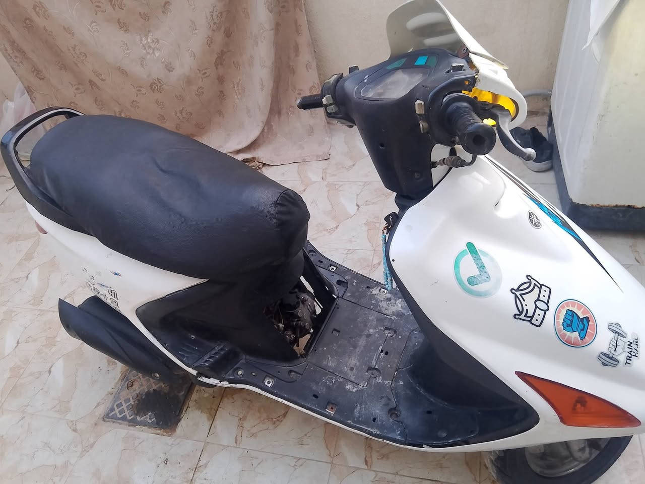 السلام عليكم درجه فراشه للبيع فقط 
مكينه اتخبل ناعمه كلش مفتوحه 
شلع معدل فول درجه شغال سلف بس عوزه باتري لان تعبان شويه هوه شغل بس سلف بل كوه يلا تشغل 
دبل اشاره 
هورن سيدان
بك لايت شغل 
لايت شرط زنون فول 
هندر شغال 
كابريتر مل حاويه 
سعرها 300 
مكاني نجف كوفه شارع المعمل قرب شارع المطار الجديد 
الشراي يتصل او واتساب 
***********
