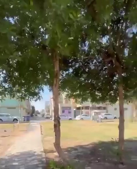 بيت للبيع طابو صرف مساحه 100 متر ركن موقع ممتاز على شارع ركن مقابل حديقة عامه 3 غرف 4 صحيات استقبال وصاله مطبخ بناء درجه اولى وجه حجر مرمر  الموقع كربلاء حي العامل الاولى شارع مستشفى الولاده قرب اسواق الاخوين تفاصيل اكثر الأتصال على رقم ***********
