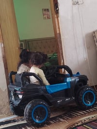 سيارة أطفال • عاطلة