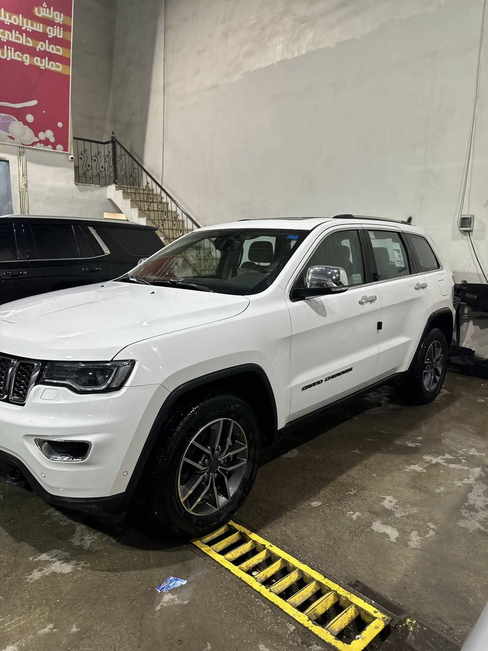 جيب  خليجي  ٢٠٢٠ هارلم لمتد 4x4 فول موصفات 1/1  بدون صبغ ماشية ٥٥٠٠٠ كيلو حقيقي جديدة جدا 
حجم المحرك : 6سلندر 3600  
دكمة سبورت  
* بانوراما
*غرفه السياره ابيض مخمل
*حساس مطر 
بصمه دخول ذكي
*شاشه كبيرة اوفرلاند بلادي
*كامره دواره 
*كشنات الاماميه كهربائي 
*شفتات ستيرن 
* حساسات خلفية وامامية 
*دبل كزوز 
*مري شفط
* لد امامي ~لايت زينون بلادي   
*سيدي 
*دمام خلفي 
*ايكو 
*زراك لايت
*تبريد قطعتين 
* سستم صوت ٩ سماعات دمام خلفي 
* اشارات مرايا 
*كير طيارة 8 نمر 
* تحكمات ستيرن 
* تدفئة مرايا جانبيه 
للاستفسار الاتصال او واتساب 
غير متواجد على فيس بوك 
***********
