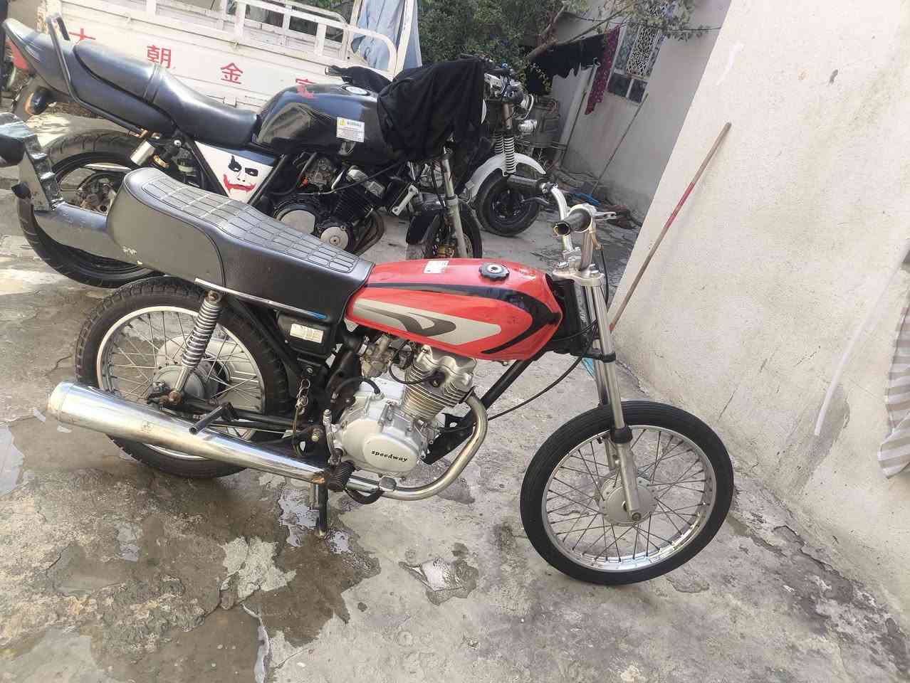 دراجه للبيع نامه شلامجه ول مكينه انتنس دراجه جاهزه عل اخير مكينه تخبل ماتسمع صوتها دراجه جديده  محتاج وريد ابيع سعر 450 قفل مكاني ناصريه مركز ***********
