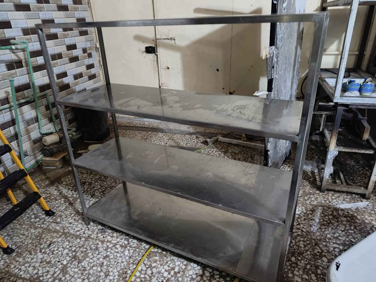 السلام عليكم ورحمة الله وبركاته 
ميز رفوف للبيع 
4طوابق 
ستل ستيل بالكامل 
ثقيل جدا 
طول متر ونص 
الأرتفاع متر ونص 
العرض نص متر 
المكان النجف الأشرف خلف ملعب النجف دولي 
موجود توصيل لجميع محافضات العراق 
للأستفسار أكثر راسل البيج
https://www.facebook.com/share/1GSf1w9t9X/
أو أتصل على الأرقام التالية 
***********
 ***********
***********
وهاي قناة الواتساب الي تنزل بيه جميع الوضائف ولتنسون تفعلون جرص لشعارات حته من تنزل الوضيفه يجيكم أشعار 
https://whatsapp.com/channel/0029Vb8SsQr1SWt3qKZM6C2f
تحياتي للجميع أخوكم وخادمكم شيف يوسف الحربي
