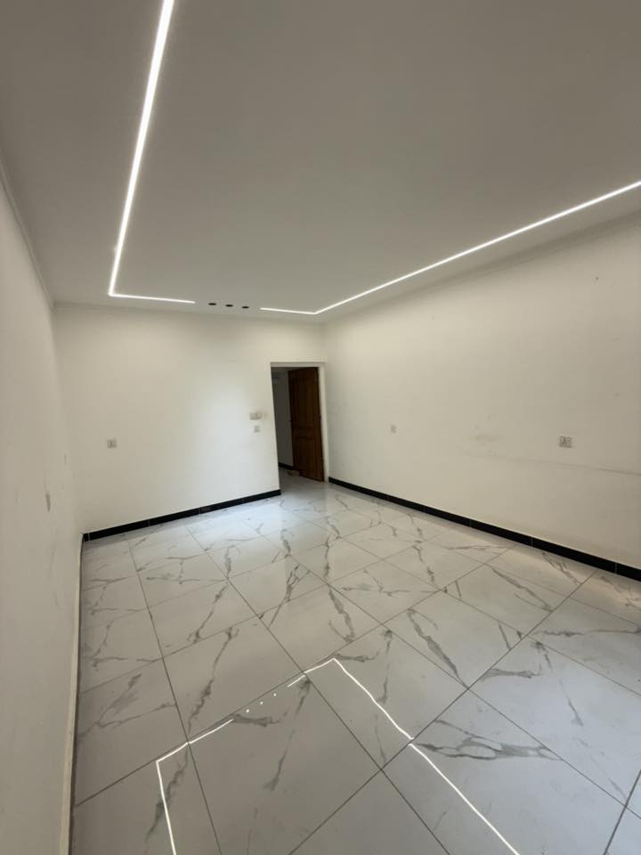 🔱دار للايـجـار في الجادرية 🔱

عنوان العقار 📍 الجادريه خلف مركز باربي 

♦️المساحة  140 مـتـر

-  يتكون الدار من طابقين :
 
 كراج  وصالات و  غرف النوم عدد 2   

ومجموعة صحيات ✔️

ــــــــــــــــــــــــــــــــــــــــــــــــــــــــــ
الـمـهـنـدس عــمـر الــزيــدي
 
***********

***********

‎‏‎((شركة دار السلطان للعقار حيثٌ تَلتَقي الرُوٌية ,بلتَمَيٌز ))

❗️❗️ نسـتـقـبل العروض البيع الشراء والايجار ❗️❗️

بيع - شراء - ايجار - ادارة امـلاك - مقاولات عامة

‎‏‎📊كل ماعليك الاتصال أو المراسلة على الصفحة *ʲᵒⁱⁿ ᵘˢ*

‎‏‎الفرع الاول /عرصات الهندية مجاور فندق بلوم 

‎‏‎ الفرع الثاني /الـسـيـديــة الضباط مقابل افران الرباط

‎‏‎‏‎زبائننا الكرام بِكُم نَرتقي ونَتشرف بزيارتِكم ونَفتخر بخِدمتِكم ❤
