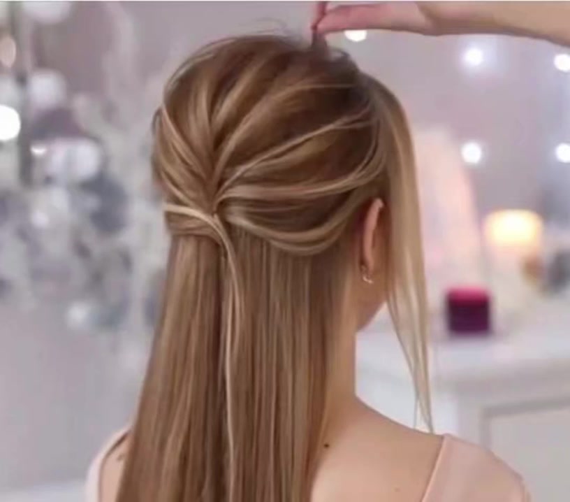 موجود لدينا كل ما يخص الحلاقه النسائيه وخدمه منزليه توصلج للبيت وانتي مرتاحه لاستفسار على لرقم ***********
