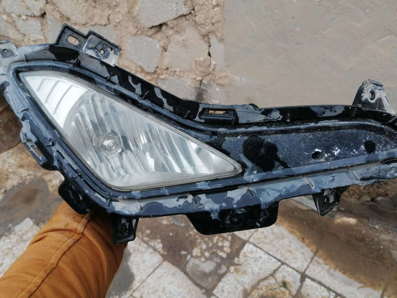 لايت النتره امامي صوب الأيمن وكاله شركه عوزه بس جام فيشه كامله وبلاجكتور دعاميه صوب الايسر وقباقه لايت للبيع الي يحتاجهن ***********
