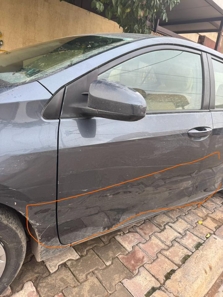 سلام عليكم 
كورلا لبيع 
موديل  LE 2019 وارد كندي 
حادث مالته يعتبر كلين لان بس دعاميه إماميه واكع ومرجعينه لمكانه حتى ما يعتبر حادث وهاي رقم شاصي الي يريد يتأكد يشوفه 2T1BURHE6KC189599
سياره ماشيه 59 الف ميل مال بيت 
سياره نظيفه مال بيت حتى مماشيه هوايه كلشي بيها بشرط وسياره معتني بيها كامل تايرات بطاريه كلها جديد 
سنويه جديده لحد 2027
بطاقه بانزين موجود
مواصفات LE المعروفه 
وكلشي بيها شغال من حساسات ورادارات ومثبت سرعه وكلها 
مكينه وكير وحتى صدر مكفوله شرط  
قبل اسبوع جنت طابك كدام بيت اجه واحد شخطلي جهة سايق وشخطه ماشرلك بل صوره واخذت لسمكري كال يرجع بلادي سهله بس لازم يبقى سياره يمه اسبوع وصراحه مكدرت انطي لان محتاج سياره عندي التزامات ف هسه أبيعه ع حالته وانزل من سعر حك تصليح واكثر هم وانت مطمئن تعرف شنو جان شخطه 
سياره ما يحتاج صرف ربع دينار تاخذه شرط وتفحصه كامل 
رقم سليمانيه 
مكاني كركوك 
سعر 165$ وبي مجال ورجاءً اذا ما يناسبك سعر اعبر منشور ولا تكسر بسعري
واتساب ***********
