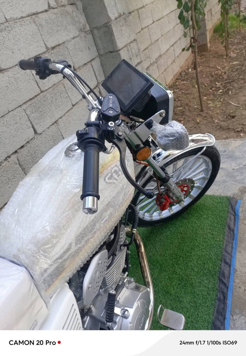 سلام عليكم سيفان مديل 25اصل دراجة زيرو ستعمال قليل كاملة برغي ممفتوح بيهة بصماات سويجات كاملة مكاني ديالى بعقوبة جسر خرنابات شراي تصل ودلل 
***********
