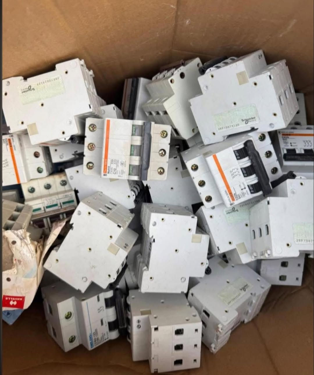 السلام عليكم يتوفر
منيجر ثلاثي بالة أصلي /٤٠ /٦٣ / ٨٠ /١٠٠ /١٢٥ امبير 

                                  👈٥  ألاف 👉

بغداد

عكد النصارى 

وتوجد خدمه توصيل 

***********
