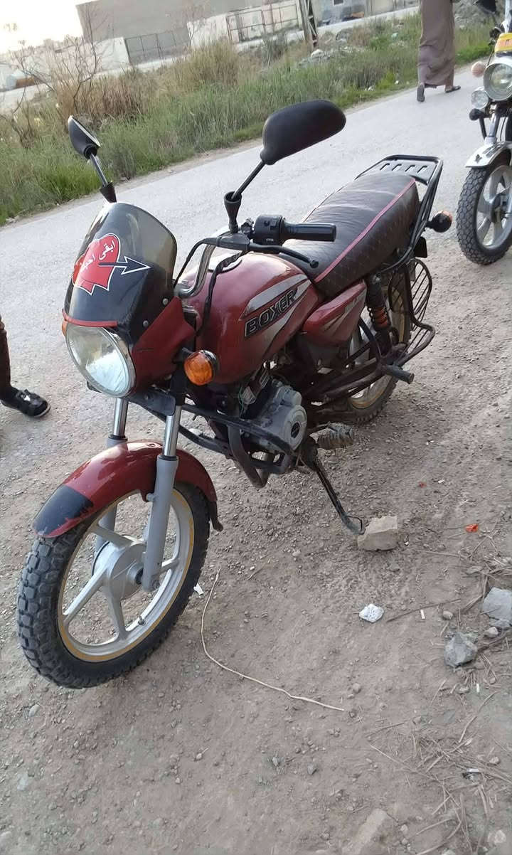 السلام عليكم دراجه بوكسر للبيع موديل 2018 انضف من الصور اوراق كامله سعر 650 وبيها مجال للشراي متواجد خاص وهذا رقمي بي واتساب *********** مكان بعقوبة تقاطع السادة
