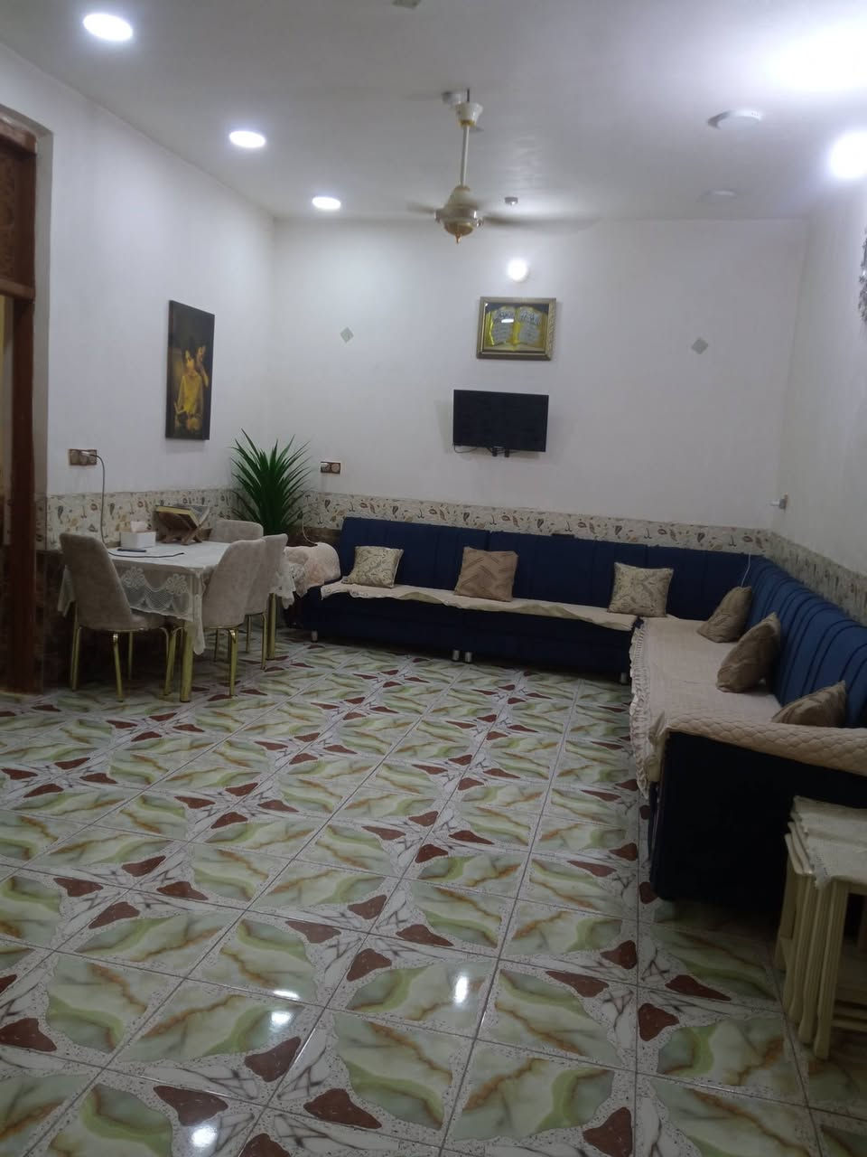 بيت للبيع طابو زراعي مساحته 200م
ورديه سيف سعد بفرع فرن صمون المصطفى 
البيت نظيف كلش يحتوي على غرفة نوم وهول ومطبخ وصاله وصحيات داخلية وخارجية 
للاستفسار الاتصال على الرقم ***********
