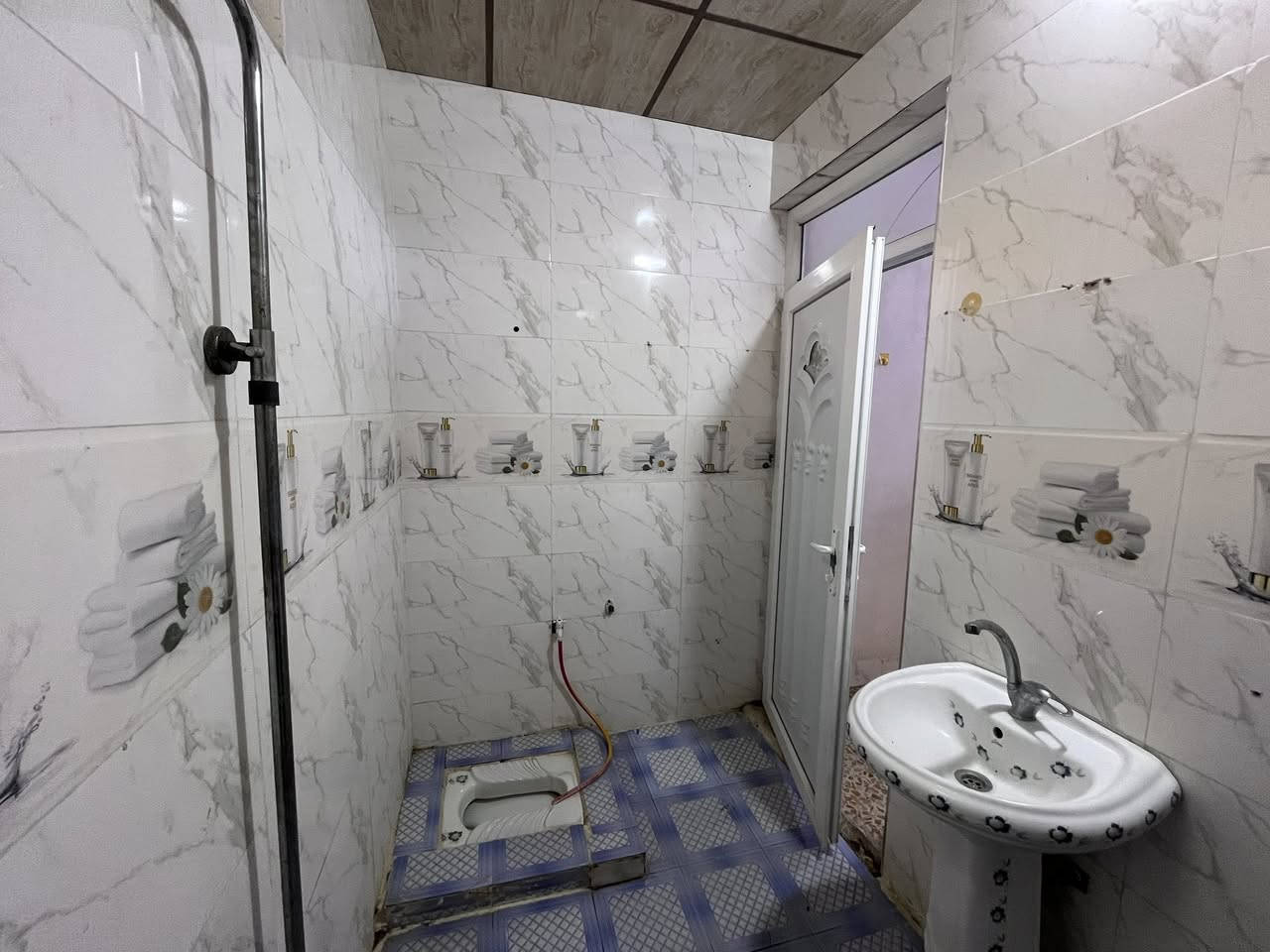 سعر الايجار١٧٥
شقه للايجار في منطقة زيونة سومر طابق ثاني 
تحتوي على غرفتين نوم هول  حمامات مطبخ

للاستفسار والطلب اتصل على الارقام التالية 
***********.  ***********
