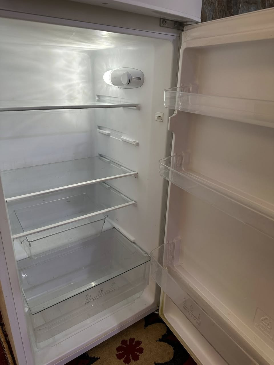 ثلاجه للبيع (بيست كول ) جديده استخدام ٤ اشهر مقابيل مستشفى التركي السعر 150 
***********
