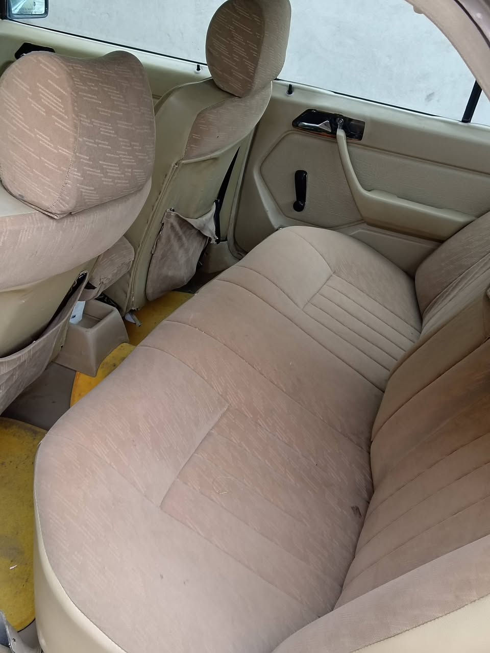 للبيع مارسدس دب محرك 2500 رقم دولي سياره جاهزه شوف العين *********** موديل 1992
