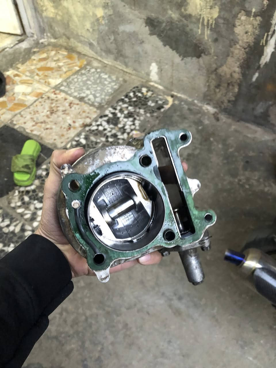 كور جبلي كامل جيب وشد سعره 50.
سلف شغال علفحص سعره 15                                                             
بوشه 58اصليه وبستم جيب وشد سعر 30.                 
كلچات جبلي وقايش سعر 40.                                              
رقم *********** 
مكان بغداد مدينة صدر
