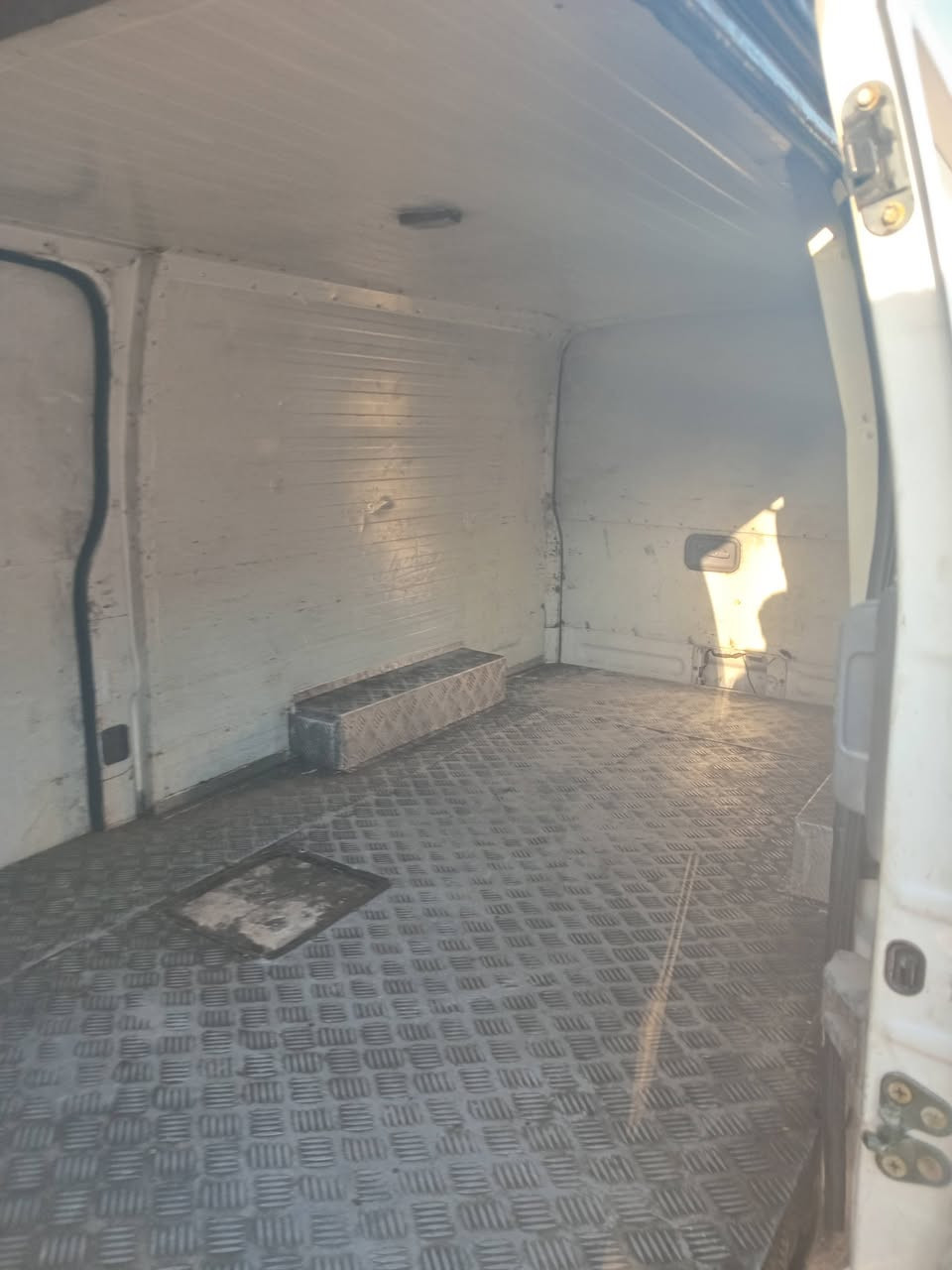 السلام عليكم عندي سياره نيسان براد اورفان سياره خير من الله كير ومكينه جديد تبريد جديد سياره بأسمي مكاني بغداد الدوره الرقم *********** رايده ٧٠ وبيه مجال
