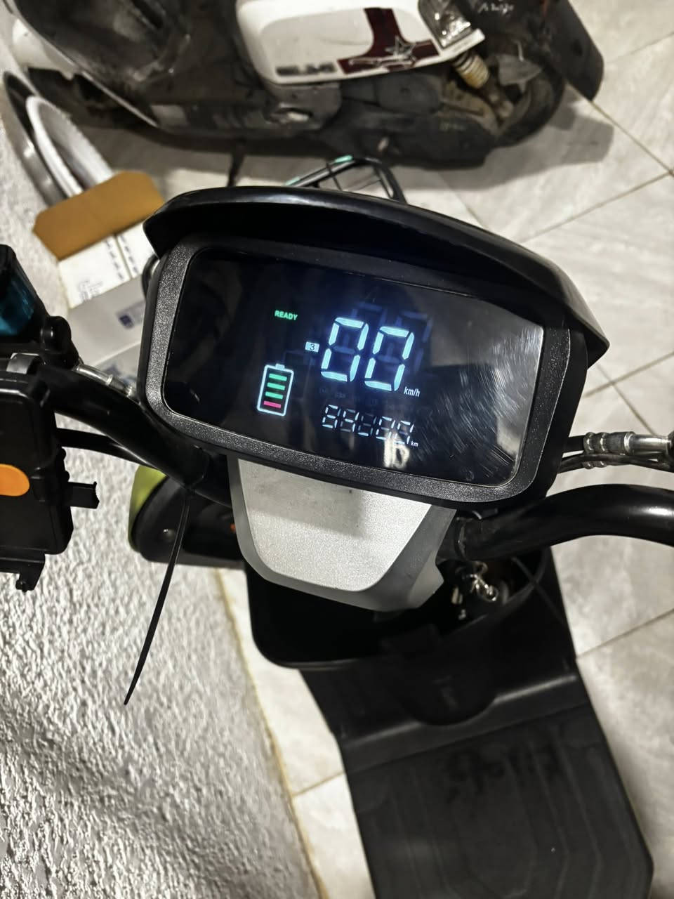 دراجه ريان R900
حجم الملف1200W✅

نظام البريك دسك البريك الامامي وخلفي يعمل بنظام مانع انزلاق✅

عدد البطاريات 5✅

حجم التاير 10/300✅

شاشه ايباد تحديد اعطال دبل اشاره ✅

شاحن لموبايل جهاز انذار مانع لسرقه ✅

ثلاث سرع بريك هايدروليك 

للاستفسار الاتصال ***********واتساب 
سعر620
