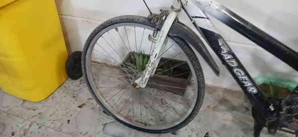 بايسكل للبيع لموصل الأيسر يعوزو فقط تايات وربط لسعر 25 الف ***********
