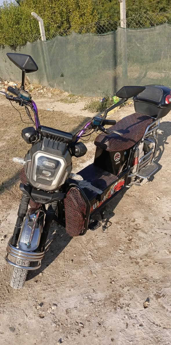 السلام عليكم من رخصة الادمن ماطور هيوشه 25 للبيع بطاريات عدد 6 السعر 700 وبي مجال للاستفسار ***********
