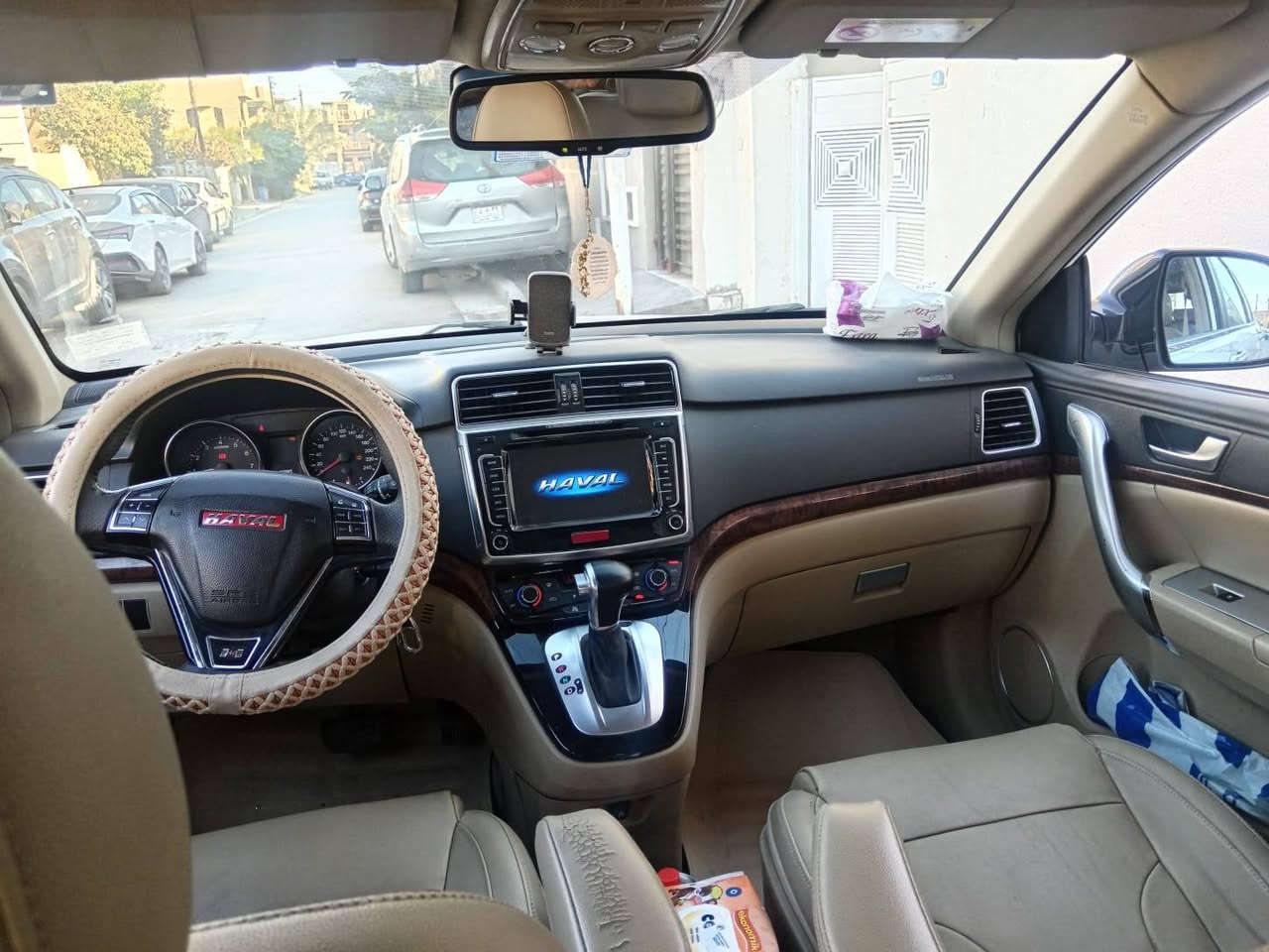 السلام عليكم هافال H6مديا ٢٠١٦ للبيع كير ومحرك بلادي مالها مستبيشي ٢٤٠٠ صدر امامي خلفي نظيف جدا تبريد ثلج وتدفئه  شغاله فتحه سقف طكتين  كشنات جلد منظومة وقود وبلكات  ادامه كامله دسك امامي جديد  السعر  115$ ورقه وبيها مجال قليل
 السياره ماشيه ٩٠٠٠كم بغداد الغزالية ***********/*********** بغداد, العراق
