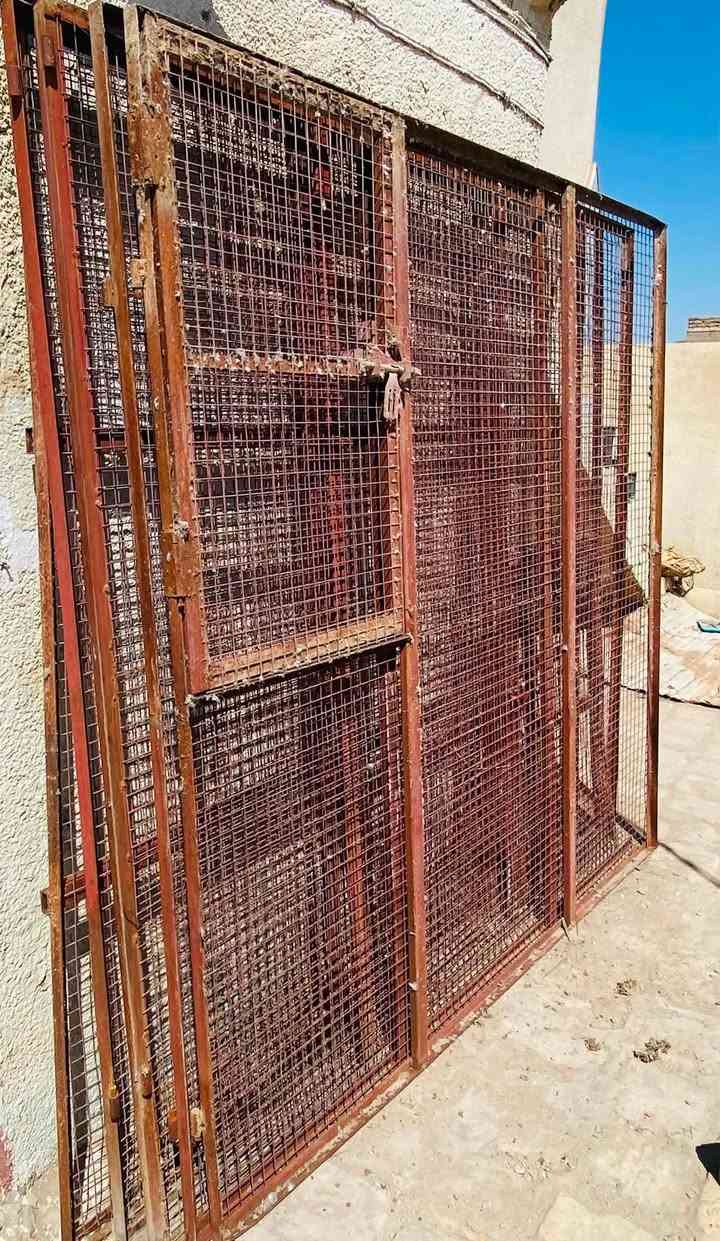 قفص حديد متنقل للبيع
القياس مترين مربع 
يتكون من 5 قطع واجهيتين وسقف وصفحتين
شغله درجة اولى والسيم طبقات ثقيل
بي بابين
ينفتح ويتركب بسهولة (نظام نرمايد)
يصلح يكون غرفة خارجية للخزن او محمية للعصافير وطيور الزينة
سعره 250 الف
المسيب الحي العسكري
***********
