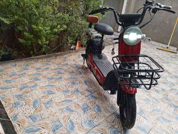 ســـــــــــلام عــلــيــكــم
.................................................

دراجــــــة شـــــحــــن نــظــيــفــــــة جــــداً

.................................................

مــا تـلـكَــــهــا هـيــــچ نــظــــافــــة

بــهـيــج ســــعر

.................................................

شـغّـالـــــة وكـلــشــي بـيــهــــا تــمـــام

.................................................

بــس بـيــهـــــا صــوت خـفـيـف أول ما تــمــشــــي

.................................................

والـصــوت يــروح مـبـاشــــرة

.................................................

الــــحـــجـــم: 14

................................................. 

الـــــــمــكان: كــوت

.................................................

الــســــعــــر: 150 وبــيـهـا مـجـال

.................................................

للتواصل: ***********

.................................................

الـمـو شــراي لا يـراسـل ولا يـخـابـر رجـاءً

.................................................
