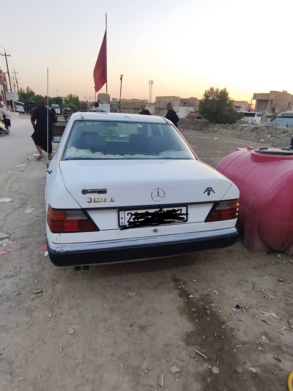سلام عليكم مرسدس لبيع
حجم 300 مكينه بلاي
رقم نجف بسمي 
سعر 50 بيه مجال لطيبين 
نجف مشخاب متواجد على فيس
رقم***********
