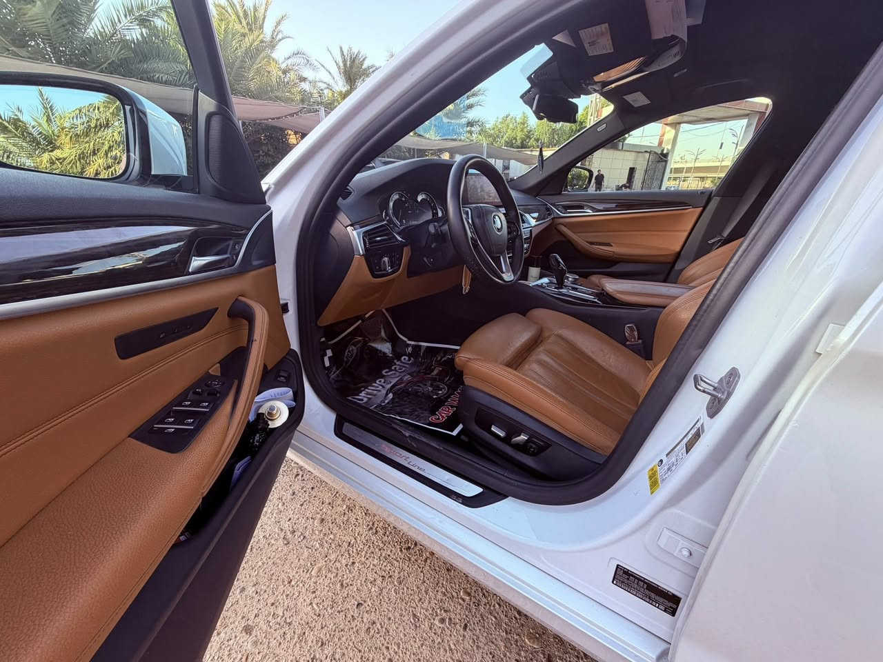 بي إم دبليو 530i 2019
فول مواصفات للبيع
الموديل: 2019
السعر :٢٢ الف دولار 
وارد: أمريكي
اللون: ابيض
المحرك: 2.0 تيربو 4 سلندر بنزين 
رقم السيارة: بغداد  
الموقع: بغداد
الحالة:
السيارة بحالة 98% ما شاء اللّٰه
جاملغ امامي + بنيد + جاملغ خلفي + باب خلف جهة السائق 
محرك وكير وكهربائيات وصدر السيارة شرط بدون أي نقص
المواصفات:
فل مواصفات سبورت لاين
سلايت + بصمة
صندوق خلفي كهربائي مع شفط
حساسات + رادار 360 درجة
أوتو ستارت ستوب + أوتو هولد + بريك لمس كراسي كهرباء + ميموري + هيتر ستيرن كهربائي + + شاشة لمس
مودات قيادة + شفتات ستيرن
دواخل LED أصلية
سونار
الاتصال أو واتساب: 
***********
