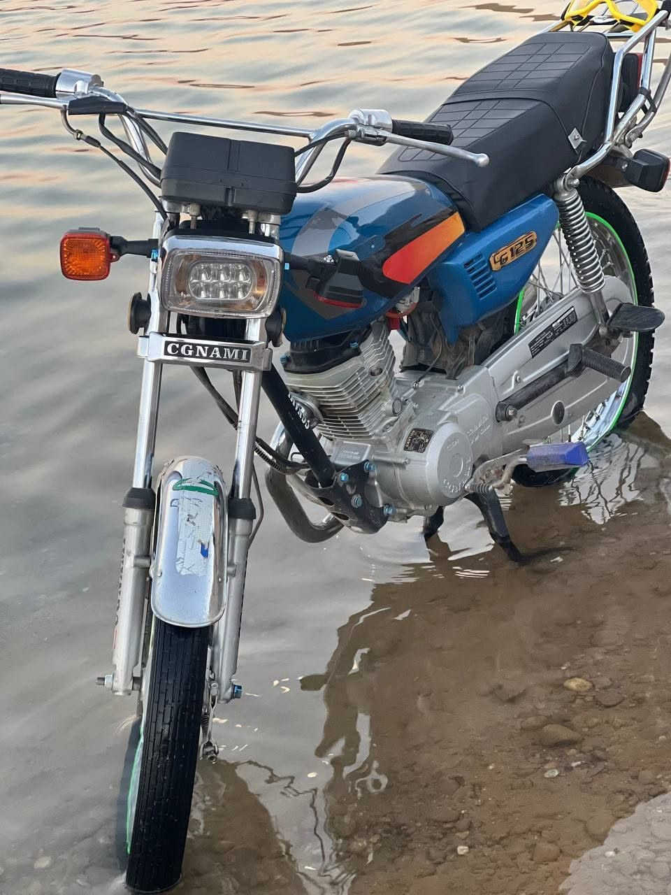 سلام عليكم سي جي نامه دراجه نضيفه مابيهاا اي عيب كلها شرط للبيع 430 وبيها مجال شراي اتصل ***********
