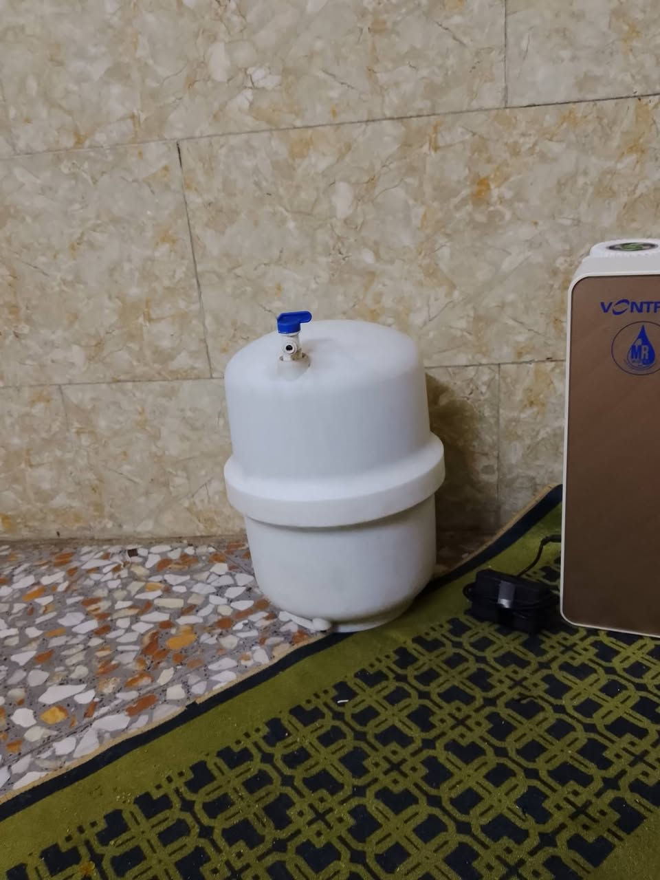 السلام عليكم
فلتر تحليه مياه نقيه للمنزل 
فلتر متكون من 6مراحل لتحليه المياه 
الفلتر شركه نبع الوارث 
السعر 50 قابل للتفاوض 
المكان حي اور مقابل سنتر حي اور 
للاستفسار الاتصال ***********
