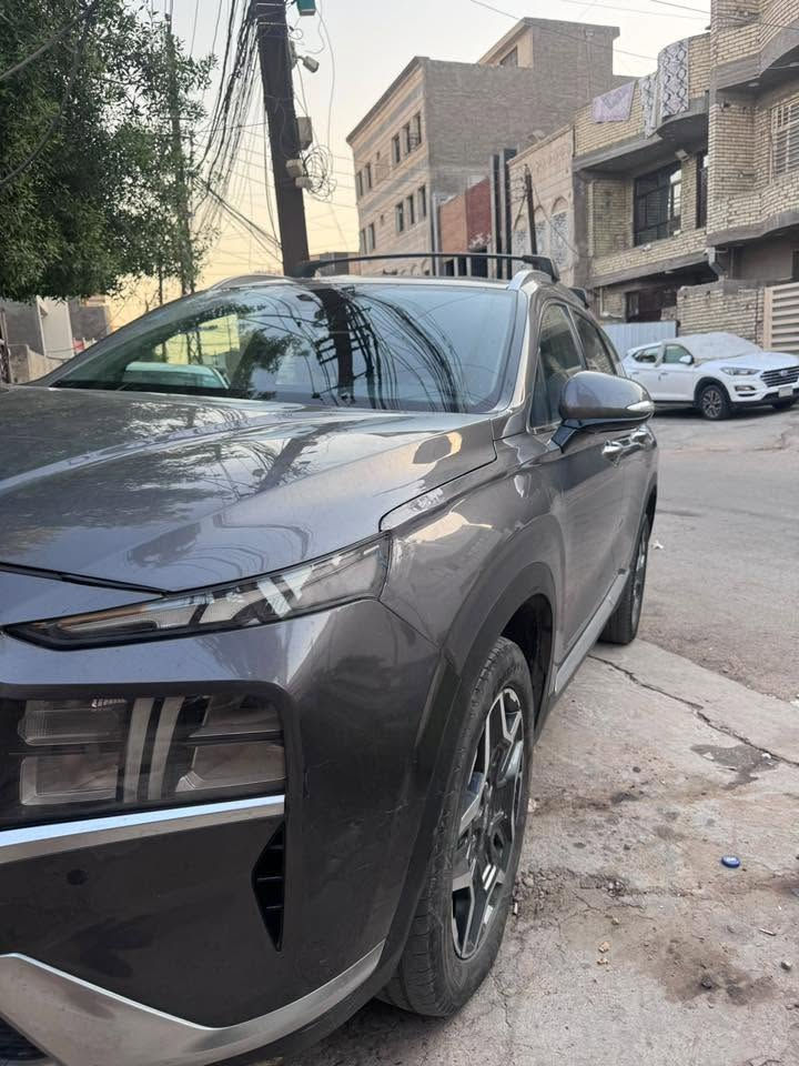 سنتافيا 2022، لون فيلي، الحادث سطحي جداً ، 
تبديل بنيد اصلي ، وتكحيل فقط اصبع بخشم الجامغلات .
السيارة شحن منزلي بالشحنة الواحده تمشي 60 كيلو تقريباً بدون تبريد واذا تبريد تمشي 45 كيلو سيارة نظيفه جداً اي عطل ما بيها عليها ادامه دوريه بيها طخه بالباب مال الراكب جديده اثر دراجه تتعدل ع البارد بعدني ما معدلها 
الموصفات : نظام HTRAC الحديث دفع رباعي 
كير ماوس ثانوي لاوضاع القياده / Drive mode comfort 
Smart-Sport 
الصندوق كهربائي 
هاند بريك بصمة 
Auto Hold 
خاصية lSOFlX 
نظام مانع الانزلاق 
نظام نزول المنحدرات 
شاشه دعم Android و Apple car play وبلوتوث مدمج والأوامر الصوتية 
الداشبورد إلكتروني بأنماط متغيرة حسب وضعية القيادة 
الشاشه الوسطية حجم كبير 12 انج مع دعم الملاحة بالخرائط GPS وبوصلة للاتجاهات 
شاحن هاتف wireless 
مخارج شحن USB الميديا 
منافذ للطاقه كهرباء 12 فولت ومنفذ 110 فولت 
مرايا جانبيه بخاصية الترحيب عند الاقتراب 
حساسات ضغط الإطارات 
حساسات أمامية / جانبية / خلفية 
بك لايت LED مميز مدعوم بتقنية ضد الضباب لأوضح رؤية للمركبة 
كاميرا دوارة 3D تفاعلية متعدده الأوضاع 
مرآة داخلية بخاصية التعتيم الذاتي 
سستم صوت هارمن كأردن 10 سماعات محيطيه مع دمام وتويترز 
نظام القيادة الذكي في الشوارع المخططة 
مثبت السرعة cruise وميزة التباعد عن المركبات 
قفل الأبواب والنوافذ / خاصية عدم البعث للأطفال 
مقعد السائق كهربائي + تدفئه وتبريد للكشنات الأمامية 
ستائر جانبية 
ستيرنغ من الجلد حياكة مع تحكمات 
شفتات رياضية بالمقود 
التبريد والتدفئة تحكم شاشه وتحكم يدوي ايضاً 
التبريد امامي وخلفي مناخ منفصل 
قبضات أبواب ألمنيوم مع خاصية الإنارة ليلا 
حساس لمس أبواب لفتح وغلق باب السائق والراكب 
اريل نفكيتر مدمج بتقنية التقاط بث الراديو HD 
الاربيكات دركه طاق 
السعر 220 
مع العلم السياره عليها ادامه كامله سعر شراء السياره 245 مع عمل ادامه ب11 ورقة

***********
