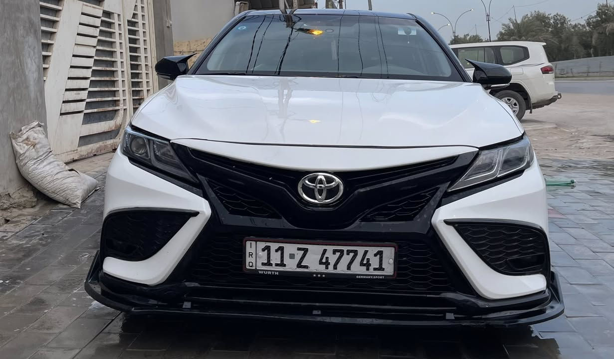 سلام عليكم 
كامري تكسي دبي 2023 اصل 
ماشيه 172 اصل هم ع فحص شرط 
سياره مصبوغه عام ابيض و اسود يعني بالسنويه مكتوب ابيض ملون
كير شرط ع فحص 
مكينه شرط ع فحص
 هايبرد شرط ع فحص 
سياره معروفه موصفاته الLe 
لد امامي 
3 أنظمة قياده
 1-سبورت 2-نورمال 3-إيكو ￼￼
تحكم ستيرن جهتين 
مثبت سرعه 
‏أوتو هولد 
هاند بريك بصمه 
نظام EV للهايبرد 
سياره داخله فيروزي 🩵🩵
تخم تايرات جدد 
سياره عليه اضافات كلش هواي 
دعاميه اماميه TRD 
+ لحيه اماميه 
+دوسات جانبيه 
+ دفيوزر ابو لد
+سبايدر TRD 
+ قبق بانزين 
+كفر مري جانبيه باتمان 
+كفر يدات ابواب 
+علامه ضرئيه علامة Toyota 
+كشافات اماميه لدات اناره فول
سياره معايزه كامله مكمله معايزه برغي 
للمعلومه ضربته بدبي دعاميه فقط وبالعراق نضربت جاملغ و بنيد فقط 
سعره 176 وبيه مجال 
مكانه نجف كوفه
*********** اتصال او واتساب 
￼
