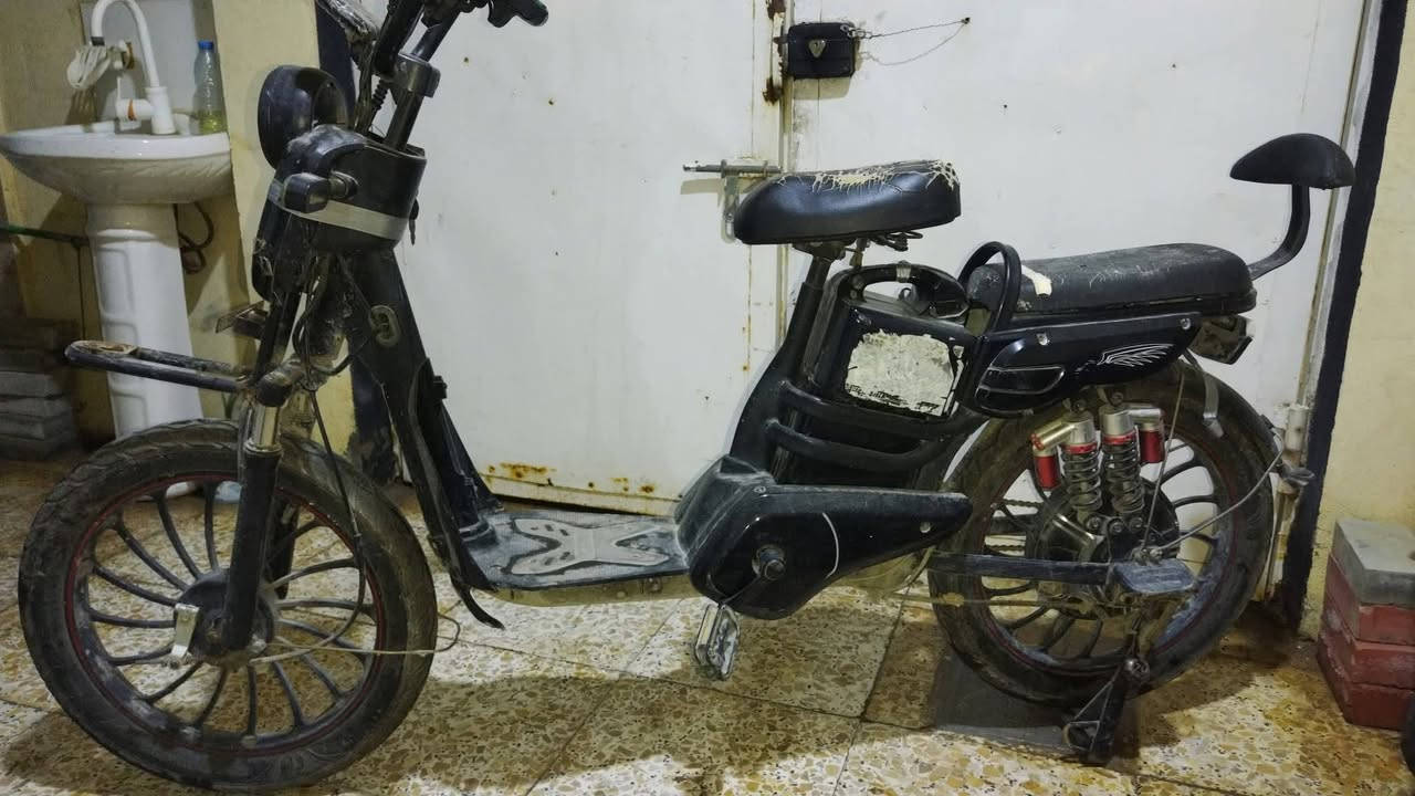سلام عليكم
 باسكل شحن للبيع 4 بطاريات  يشتغل بس ما يمشي 
ابيعه عله هل وضعيه بطاريات جديده شادهن 
رايده ب100وبي مجال عنواني كربلاء 
***********
