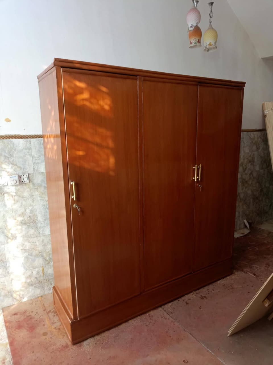 كناتير عدد ٣ وبوفيه تسكام جديد سعر مناسب مكان حله ابو غرق شراي يتصل على رقم  *********** اني مكلفه لاسعار مو يمي شراي تصل راسل واتساب
