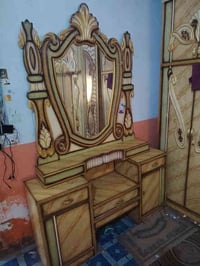 عيني موجوده قرفه لبيع منو يشتري خابرني عله هاذ رقمي 07871990403