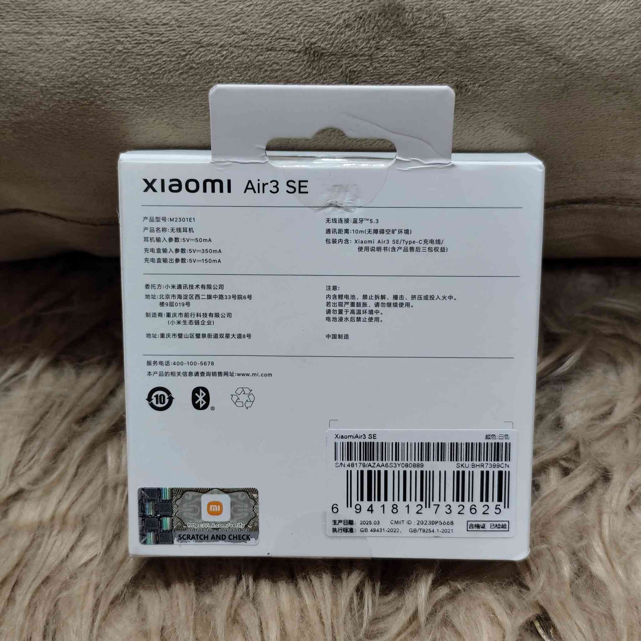 XIAOMI Air3 SE
جديدة لوك

سماعات شاومي اصلية  تتميز بتصميم مريح وخفيف الوزن . تعمل بتقنية بلوتوث 5.3 لضمان اتصال مستقر وسريع، وتوفر صوتًا نقيًا مع خاصية إلغاء الضوضاء الذكي (AI) للمكالمات. توفر البطارية ما يصل إلى 24 ساعة من الاستماع مع علبة الشحن، 
وتُشحن عبر منفذ USB Type-C. 
أبرز المميزات والمواصفات:
التصميم: خفيف الوزن، شكل مريح داخل الأذن.
الاتصال: بلوتوث 5.3 (Bluetooth 5.3) بمدى يصل إلى 10 أمتار.
الصوت: توفر باس (Bass) قوي وصوت متوازن.
المكالمات: تقنية AI لإلغاء ضوضاء المكالمات لضمان وضوح الصوت.
البطارية: عمر بطارية يصل إلى 24 ساعة (مع العلبة).
التحكم: لمسي للتحكم في التشغيل/الإيقاف، المكالمات، والمساعد الصوتي.
متوفر توصيل لكل العراق 🇮🇶


**إذا كنت صاحب هذا الإعلان وتريد حذفه لأي سبب، رجاءا أرسل رسالة إلى الدعم الفني**
