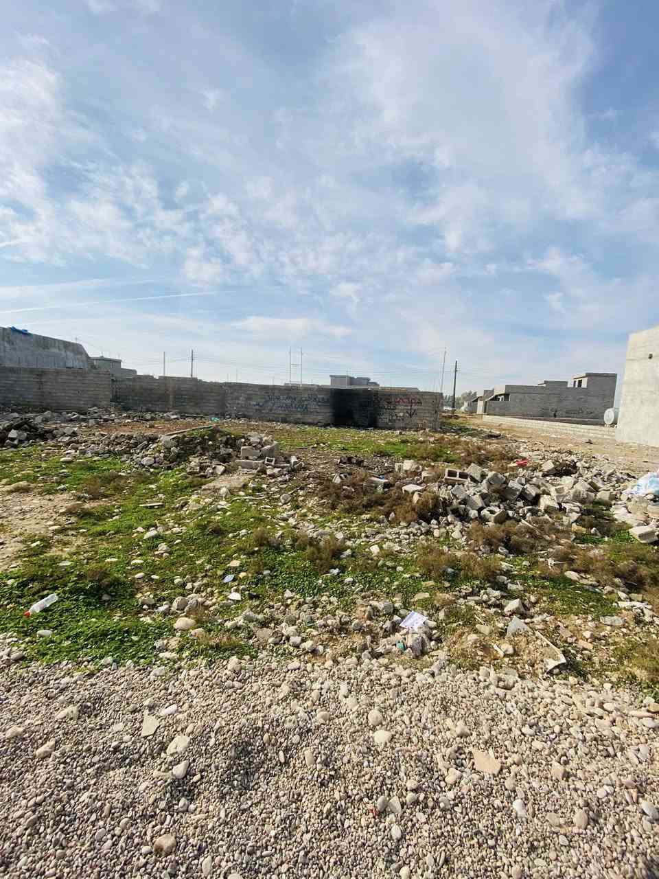 #مكتب_برايتي_للعقار_والمقاولة  

🔹 اعلان __اعلان .

♦️قطعة زراعي للبيع 
   مساحة 200متر شارع 10م 
     واجهة 10 نزال 20 ماء وكهرباء موجود .
🔹الموقع حي العصرية خلف الملعب . 
   سعر 17 وبيه مجال 
لاستفسار الاتصال على الرقم 📞 
***********
 *********** 

♦️وللمزيد زورنا في مكتبنا #طوز /بداية مدخل العصرية بجوار #مطعم_ملك_الشام

#مكتب_برايتي_للمقاولة للبيع وشراء الأراضي .(السكنية_الزراعية_والتجارية )

#وتنظيم كافة عقود البيع والشراءبرايتي للعقار والمقاوله@إشارة
