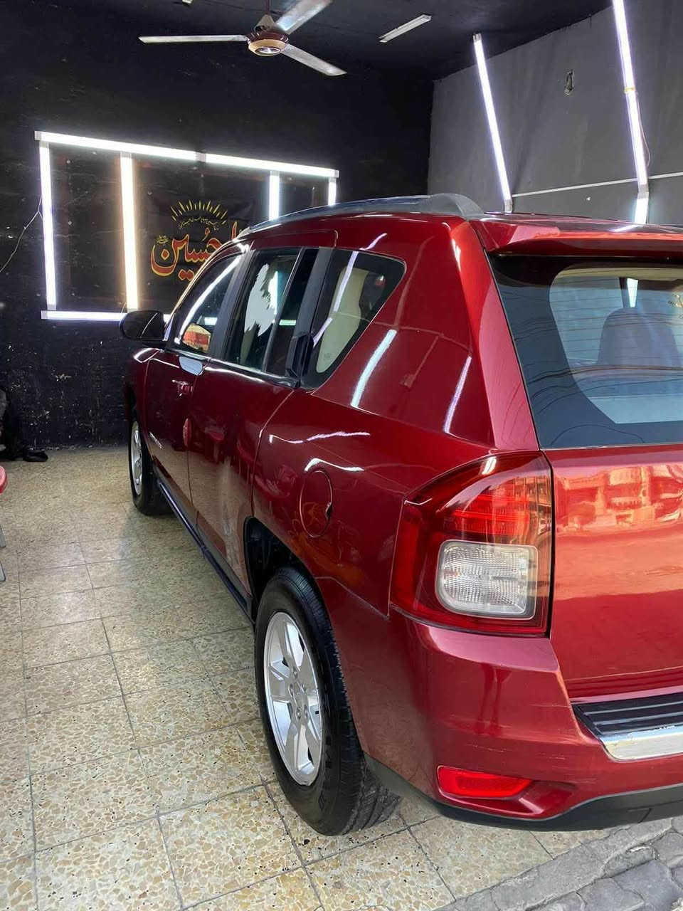 جيب كمباس موديل 2014 
امريكي كلين 
حادث مابيها فقط طخة بالجاملغ الايمن
بالنسبة للمحرك وكير مكفول كفاله عامه 
تخم تاير 
تبريد شغال ثلج 
محرك 2400
صدر كله جديد 
خير من الله السياره مابيها اي نقص
مكفوله السيارة كلها
مراوس حسب القناعة بغداد, العراق


**إذا كنت صاحب هذا الإعلان وتريد حذفه لأي سبب، رجاءا أرسل رسالة إلى الدعم الفني**
