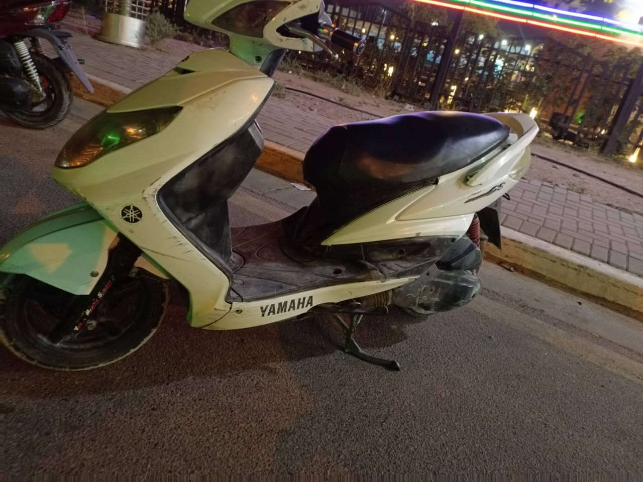 سلام عليكم سكنس فحل كابريتر مكفولة من كلشي فقط البريك الخلفي ضعيف مكاني بغداد الكاظمية سعر ٣٧٥ وبيها مجال حك الجيه ***********
