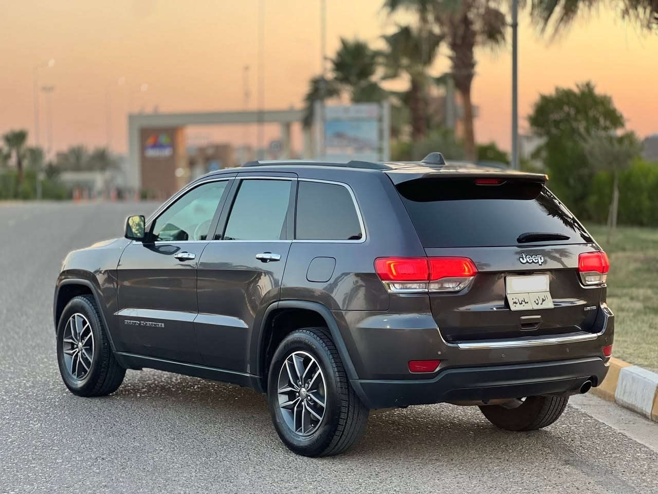 للبيع فقط . بدون مراوس.

سعر مناسب جدة 175 ورقة فقط.
سيارة جيب لاريدو موديل 2018 
ماشية 180 الف من 2018 ايد واحد 
سيارة عل وضع شركة گير محرك مكفولات
صدر امامي خلفي جديد تخم تاير ول كب بلادي
مواصفات لاريدو معروف صندوك جك كشن جلد
كشن هيتر كشن خزن استيرن كهرباي حساس خلف 
كامرة دوارة بصمة تشغيل عن بعد شاشة لمس اشار بلمري
بعد بيها هواي مواصفات سيارة جاهز شرط ترايك وين ما تعجبك من زاخو للفاو سيارة كندية بيها جامرلغ بنيت بدون
جكة دواخل ارباك استيرن راجع سستم باقي مكفول من كلشي 
رقم سليمانية بسمنا شرط تحويل او وكالة ثاني يوم من شرعي
مكان سيارة كركوك مركز مدينة . اي استفسار .

***********📞
***********📞
***********📞

رقم اسيا عليها واتساب .
