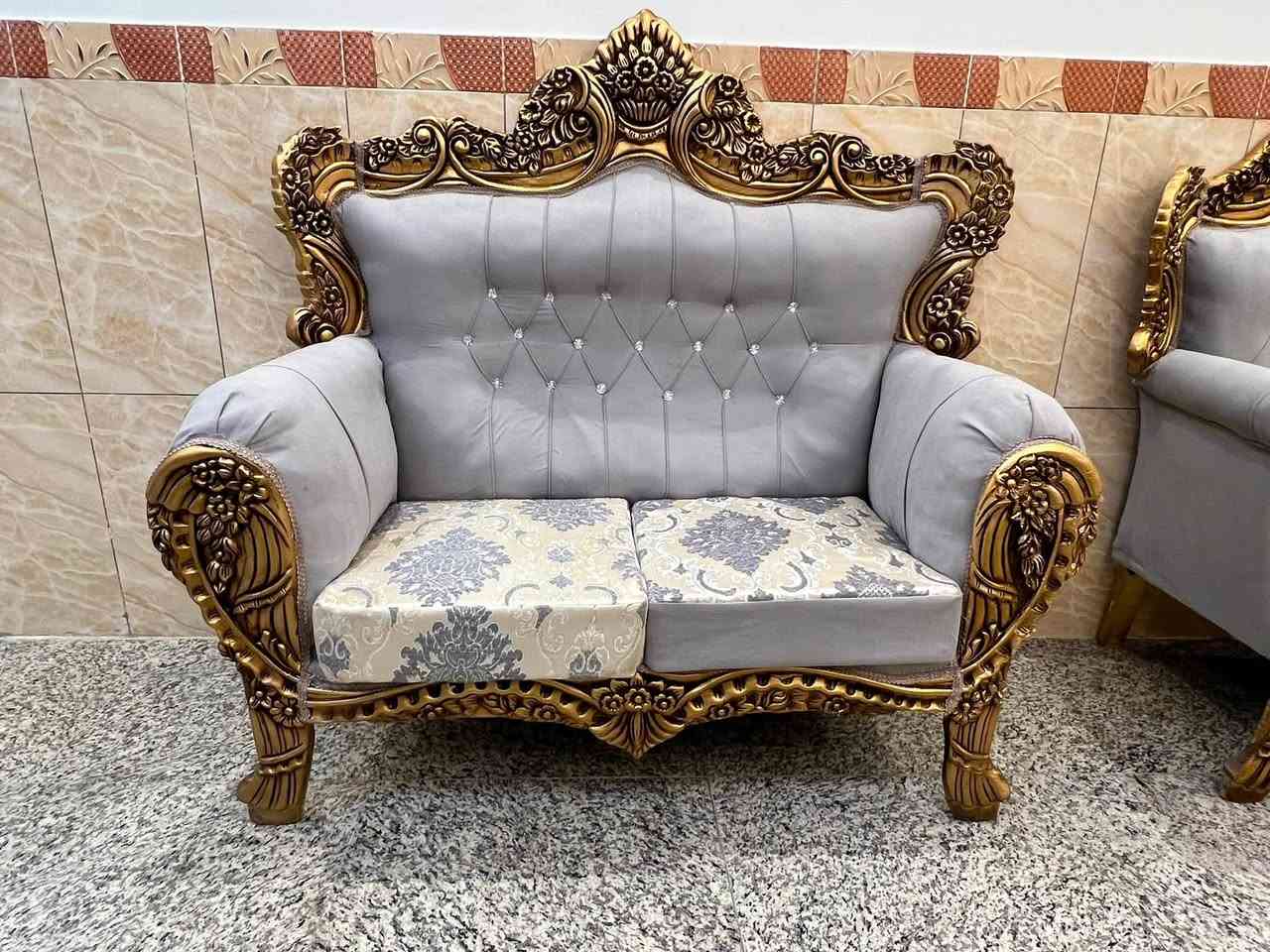 للبيع ١٠ مقاعد ما مستعمل جديد رقم هاتف ***********
سعر٦٧٥ و بيه مجال
