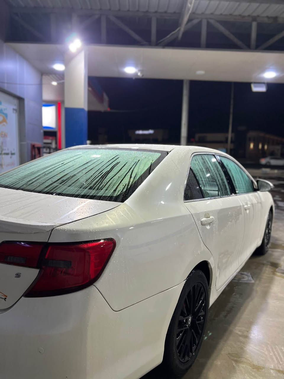 کامیری ٢٠١٤ خلیجی سی پارچەی پیشی پارچە رەش گۆرایە لەگەر سندوق تەنیا بن جیگای رەقەم سبوغە بەشەرتی سۆنەر داخلی نەگرتوە ئیرباگی نەتەقیوە گیرو مەکینە بەشەرت تەقەو رەقە بەشەرت چوارتایەی نوی لەسەرە ویلی سپۆرتە بەگ لایتی  سپۆرتە ١٩٠ هەزار رۆشتوە مالی دۆستە یەک دینار مەسروفی تیدا نیە نرخی سەیارەکەش ١٣٦$ مەجال بۆ زانیاری زیاتر پەیوەندی بکە بە *********** أربيل, العراق
