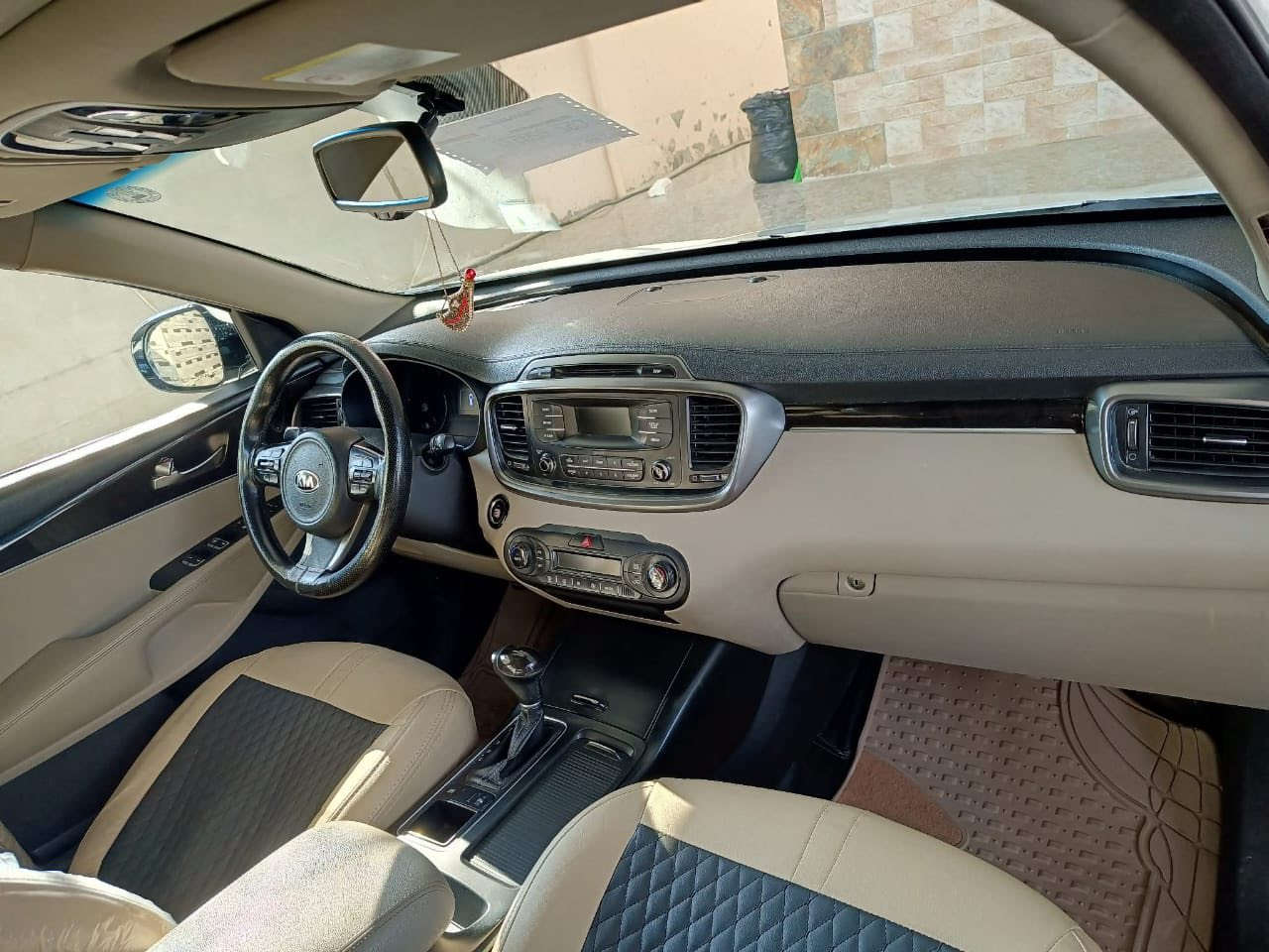 كيا سورينتو 2017
خليجي فول موصفات
محرك 6 
ماشيه 125
7 راكب
موصفات
بنوراما
ابواب ترحيب
صندوق شفط
مرايات شفط
كشنات امامي جلد
زراكات 
لايت زنون

للبيع او مراوسه 
***********
*********** واتساب

سعر على اتصال او خاص
