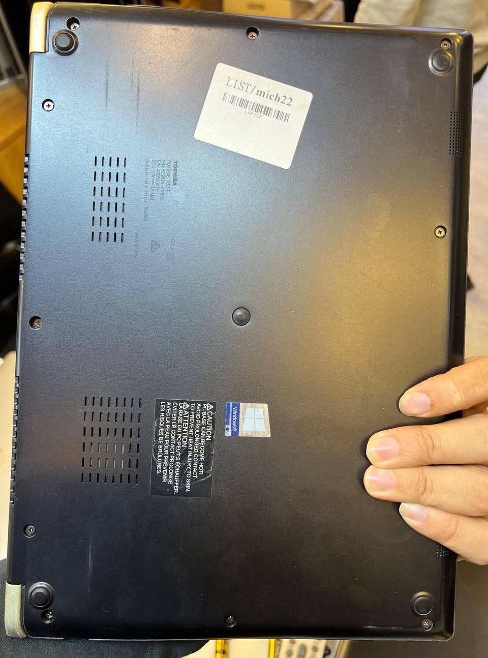 توفرت كمية لاب توب مستخدم بالة توشيبا حجم 14  فول اج دي  1920*1080. السعر فقط 300 الف 

المواصفات 
معالج ci5 جيل ثامن 
رام 8 هارد 256 ssd
الرام والهارد قابل للتطوير 
نظافة ممتازه كيبورد ضوئي عربي انكليزي 
دبل ماوس وبصمه 
شحن سريع تايب سي شحن ونقل ملفات 
شكل نحيف جداً وزن خفيفة 
تجي ويا شحن تايب سي اصلي وجنطه 
وماوس هديه والتوصيل مجاناً لكل العراق


**إذا كنت صاحب هذا الإعلان وتريد حذفه لأي سبب، رجاءا أرسل رسالة إلى الدعم الفني**