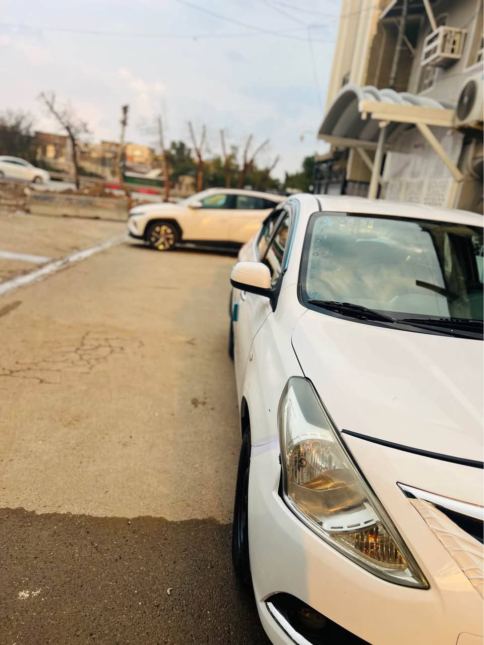 السلام عليكم 
نيسان صني هندي2018 سياره نضيفه وخير من الله صدر امامي خلفي حداديه جديد ادامه جديده دوشمه وتخم تايرات جدد سياره ماشاءالله مناقصها اي شي  وبيها مجال للطيبين مكان السياره الاعظمية رقم بغداد وبأسمي ثاني يوم تحويل للاستفسار عن السعر الاتصال *********** Colombo, Sri Lanka
